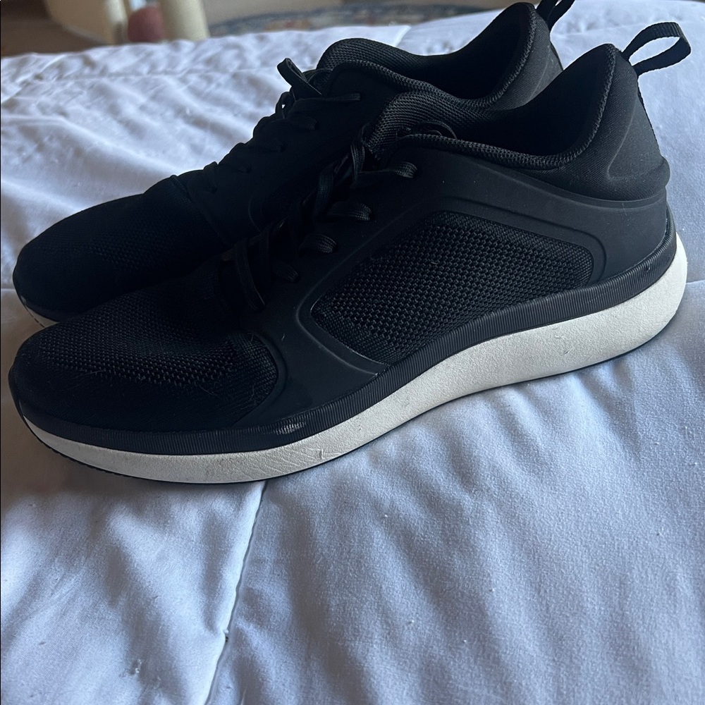 ABEO Women’s Black and White Athletic Shoes - Picture 3 of 6